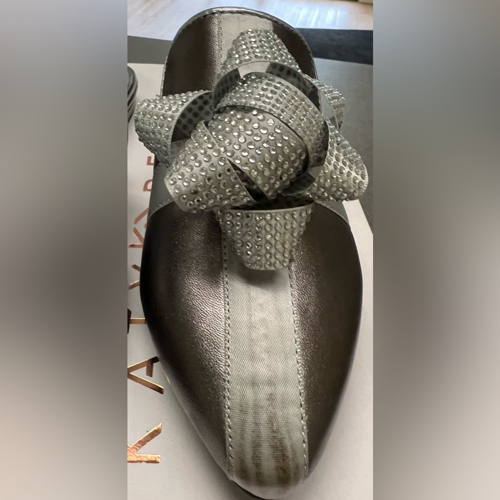 Katy Perry - size 5 M - NEW in box Gun Metal Gray Pointed Slip-On Mules with Bow - Picture 8 of 12